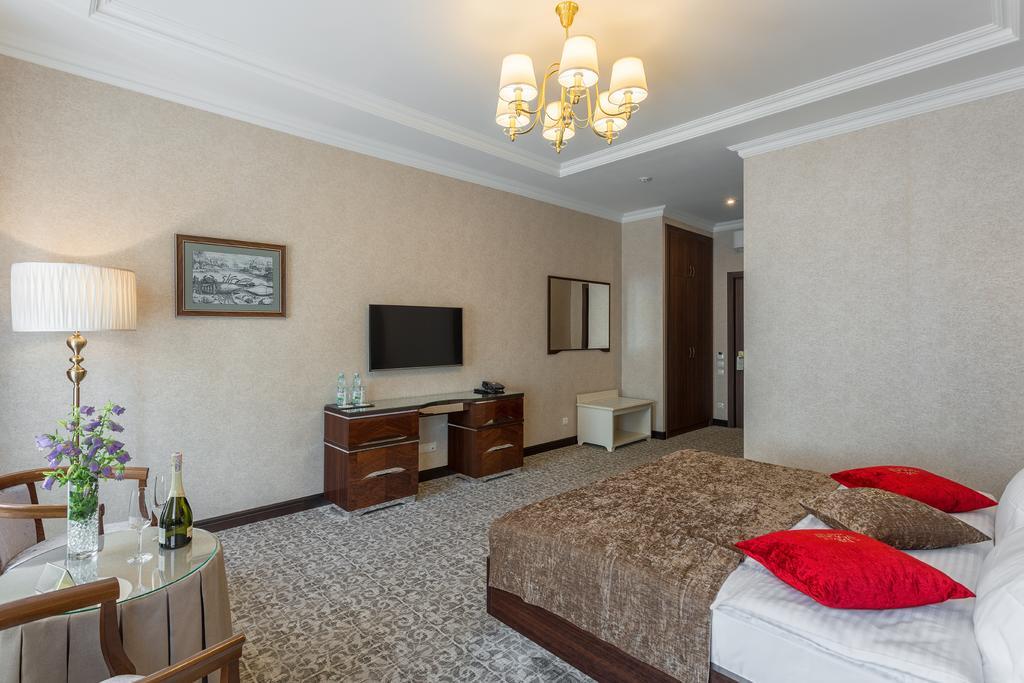 De Volan Boutique Hotel Odesa Exterior photo